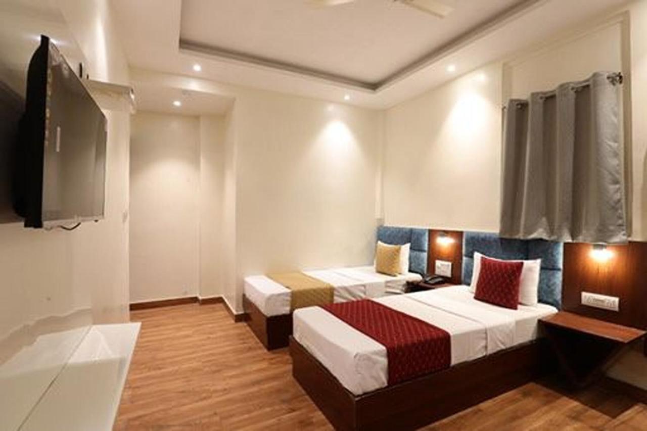 Amrit Hotel New Delhi Extérieur photo