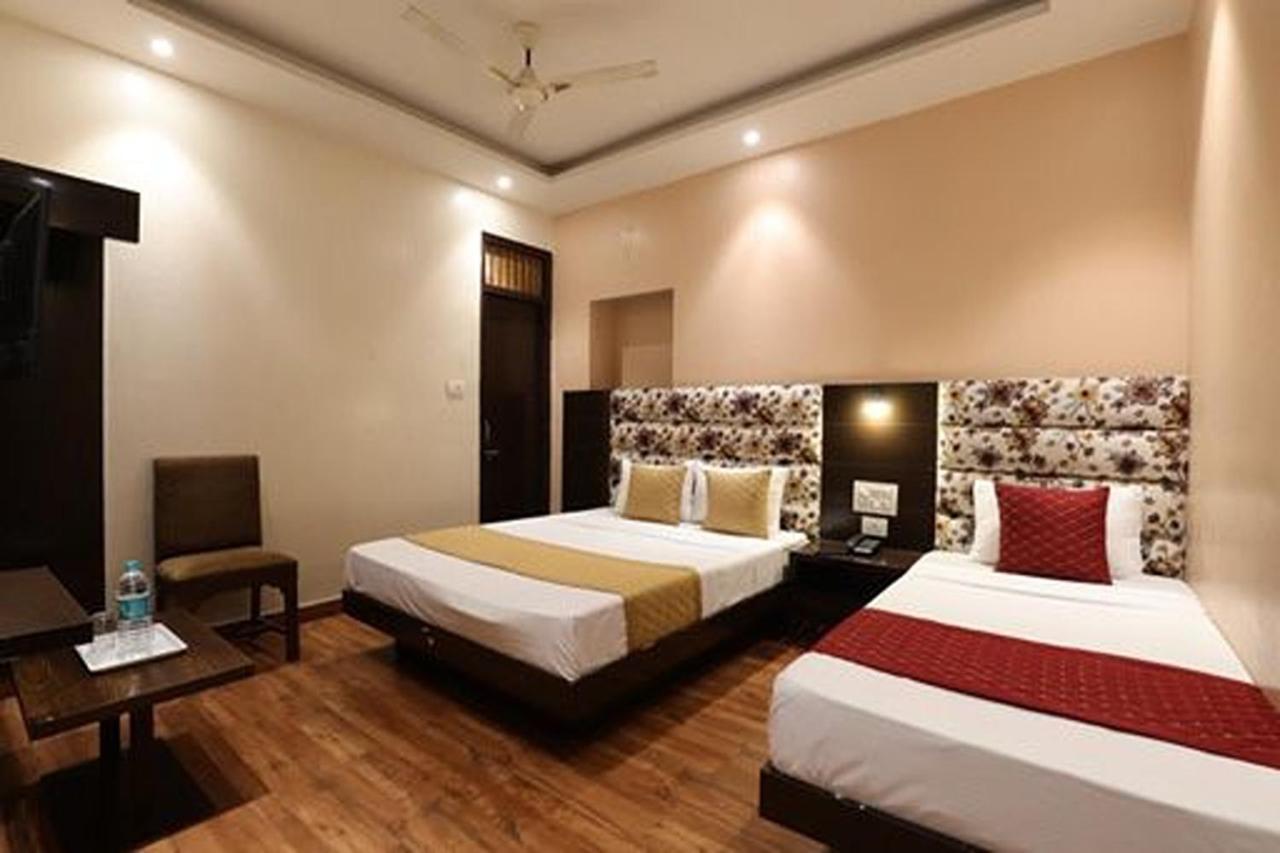 Amrit Hotel New Delhi Extérieur photo