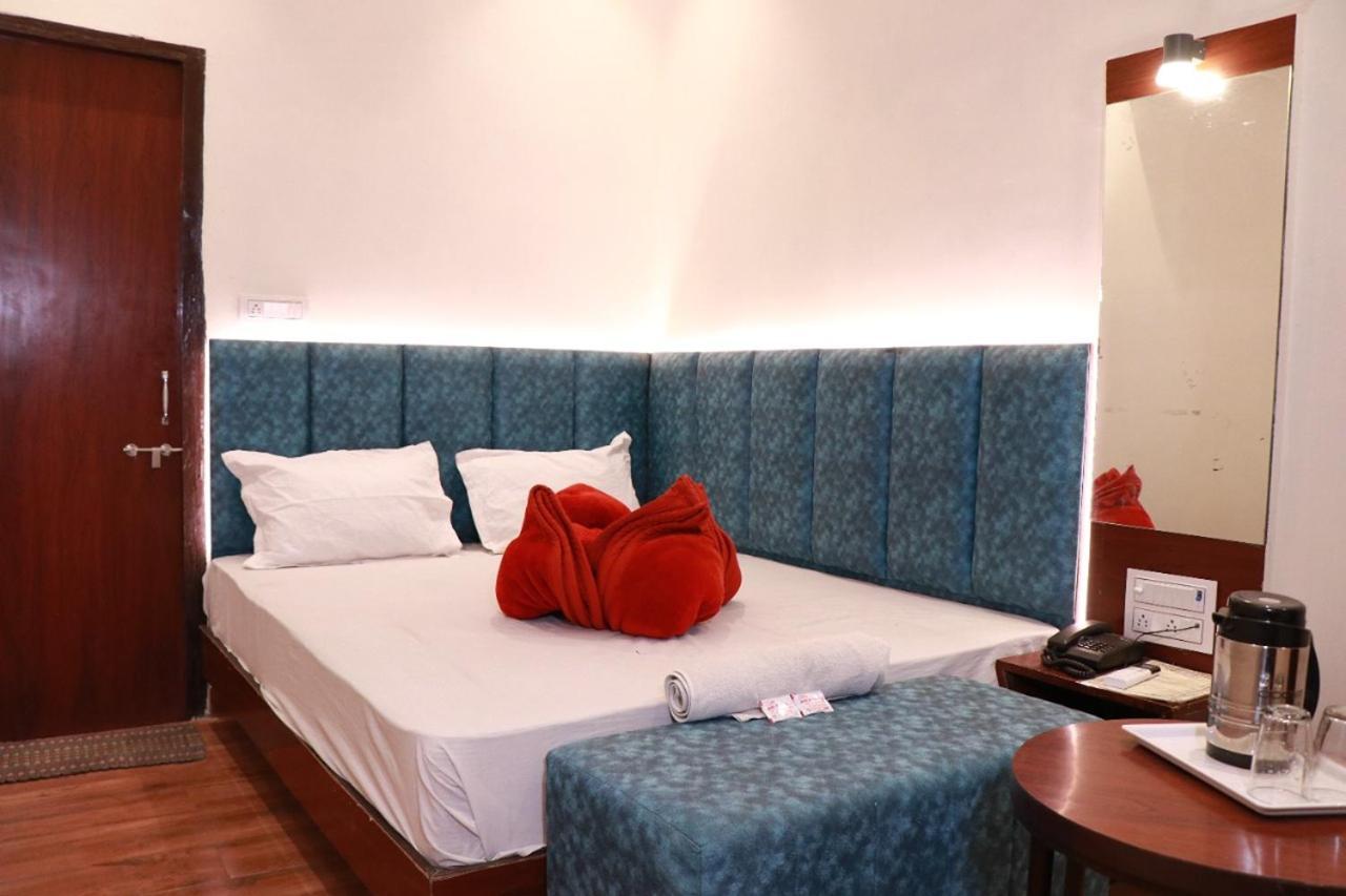 Amrit Hotel New Delhi Extérieur photo