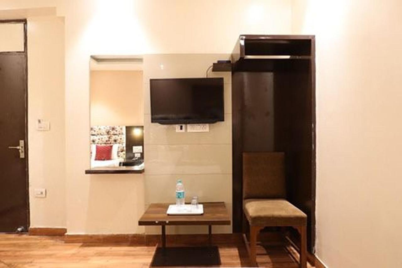 Amrit Hotel New Delhi Extérieur photo