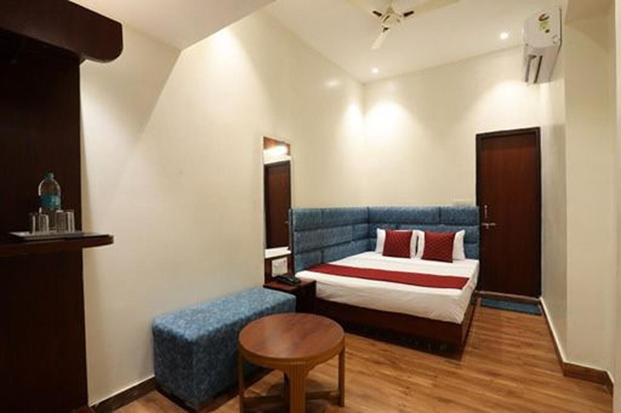 Amrit Hotel New Delhi Extérieur photo