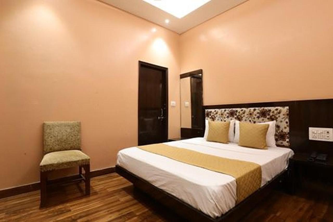 Amrit Hotel New Delhi Extérieur photo